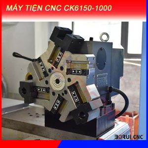 Máy tiện CNC CK6150-1000, chính hãng Borui, giá nhà máy. Mâm cặp 10inch (254mm) loại thủy lực 3 chấu, đk tiện max 500mm, hành trình tiện max 1000mm.
