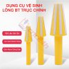 Dụng cụ vệ sinh trục chính của máy phay CNC sẽ loại bỏ cặn bẩn, các phoi bám trong lồng trục chính,....giúp bảo dưỡng trục chính sạch sẽ, hoạt động trơn tru, hiệu quả và ổn định hơn.