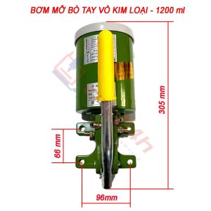 Bơm mỡ bò tay vỏ kim loại có dung tích 600ml hoặc 1200ml, đều có đế và thân bình bằng kim loại. Đường kính ống ngõ ra 10 mm, tặng kèm đầu chuyển ống 6mm. Phù hợp mỡ bò 000 - 0.